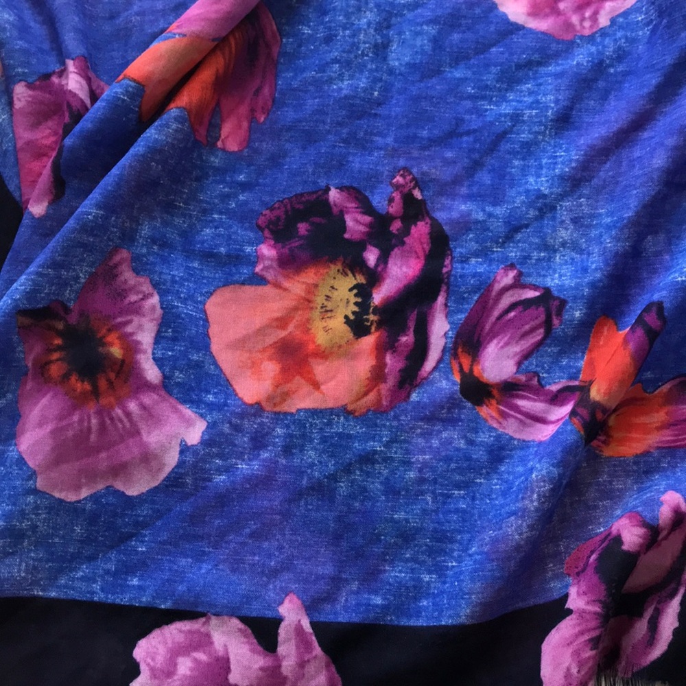 Banana Republic Large Square Scarf - Picture 3 of 4